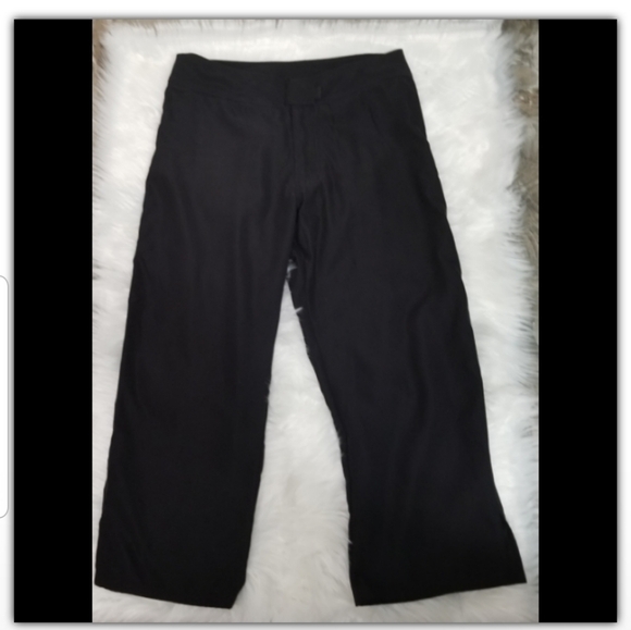 Patagonia capris size 4 side slit at bottoms - Picture 1 of 6